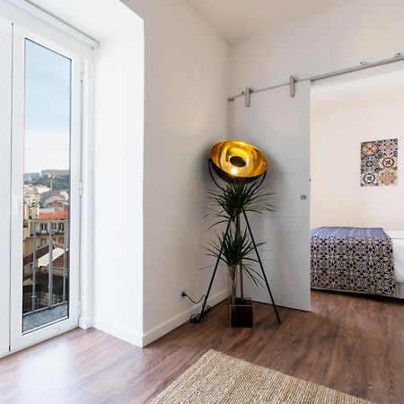 Amazing Downtown Apt With Small Balcony With View Over The Castle Lisboa Exteriör bild