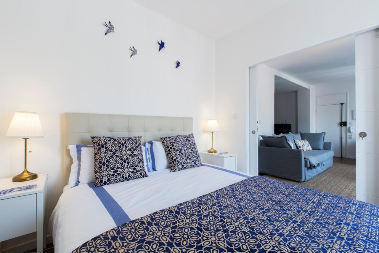Amazing Downtown Apt With Small Balcony With View Over The Castle Lisboa Exteriör bild