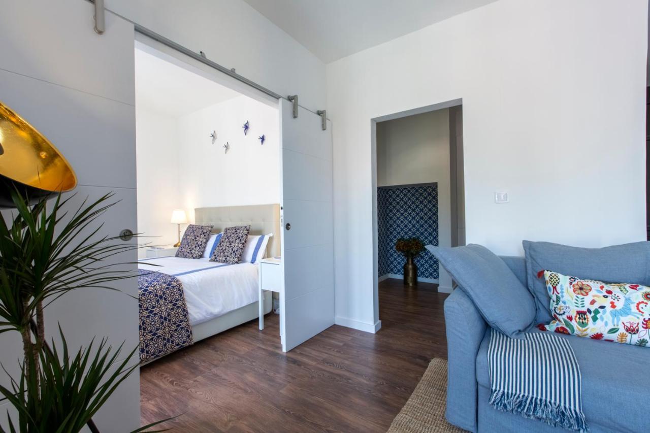 Amazing Downtown Apt With Small Balcony With View Over The Castle Lisboa Exteriör bild