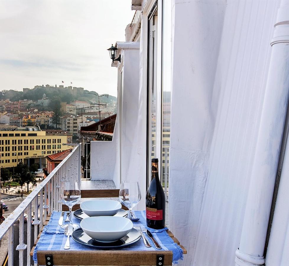 Amazing Downtown Apt With Small Balcony With View Over The Castle Lisboa Exteriör bild
